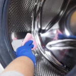 Cara Membersihkan Mesin Cuci Bukaan Depan