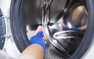 Cara Membersihkan Mesin Cuci Bukaan Depan