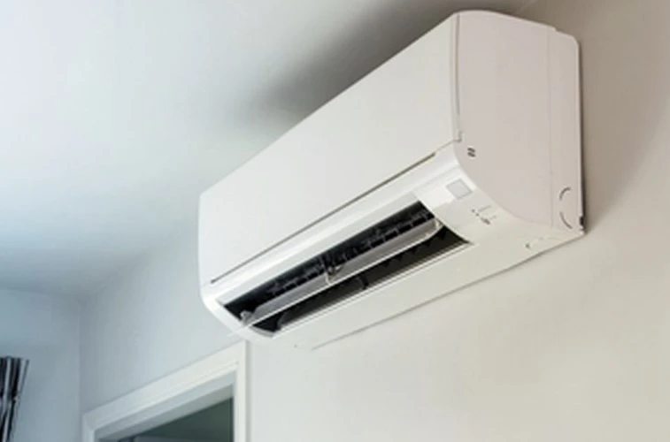 Pemasangan AC yang benar di kamar tidur