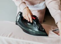 Setrika Uap Keluar Air Terus? Jangan Panik, Ini Solusinya!